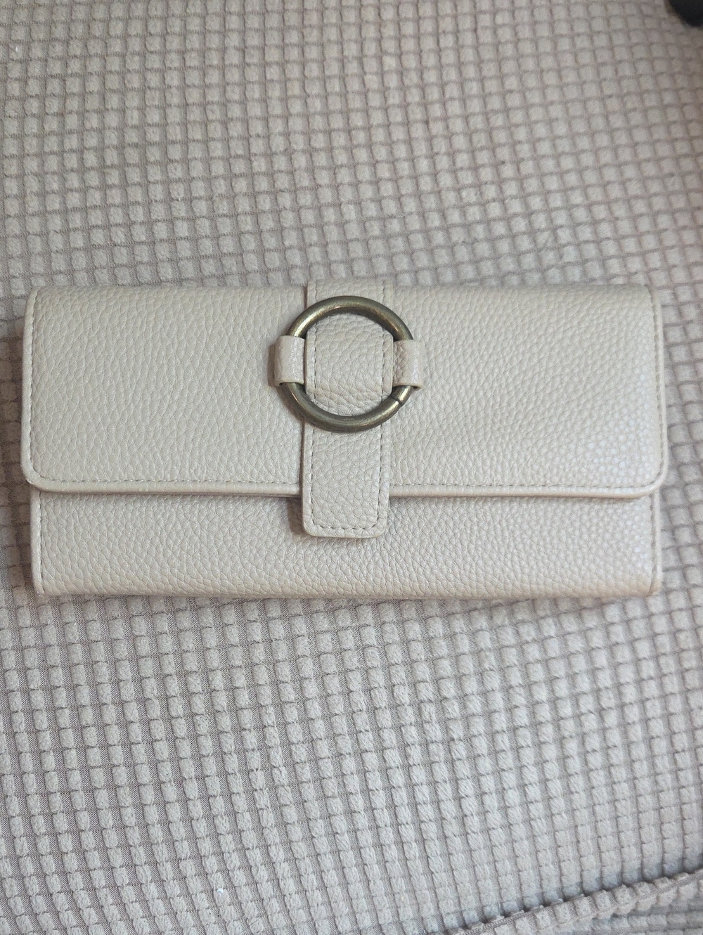 Women's CreamFaux  Leather Wallet Clutch with Ring Accent
